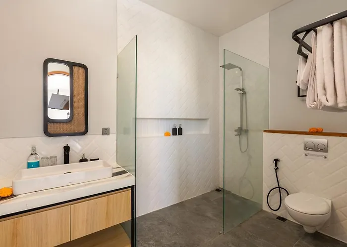 2bd Stylish By The Berawa With Rooftop Canggu