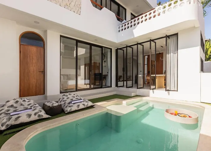 Villa 2bd Stylish By The Berawa With Rooftop Canggu