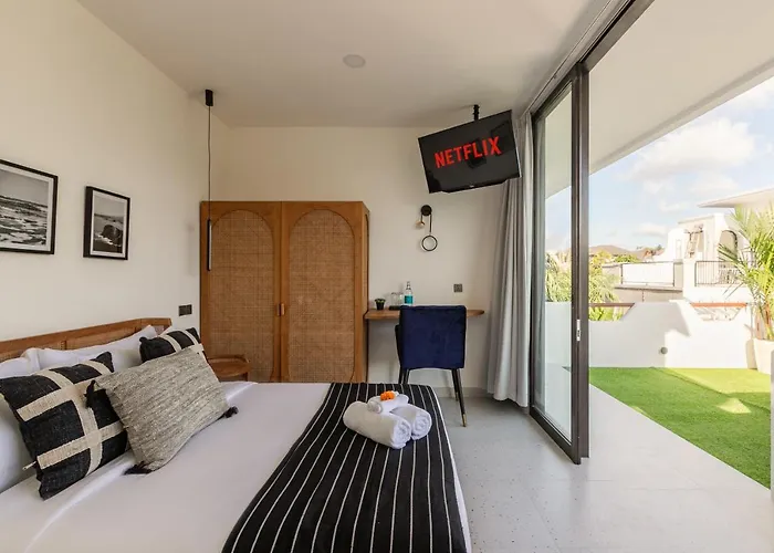 Villa 2bd Stylish By The Berawa With Rooftop Canggu