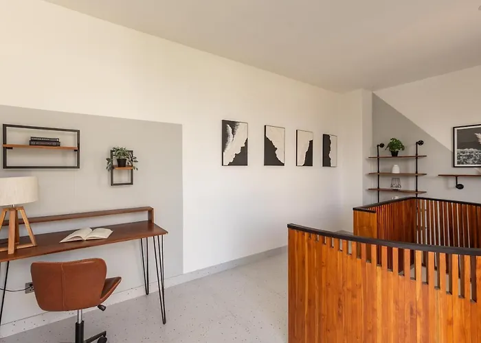 Villa 2bd Stylish By The Berawa With Rooftop Canggu